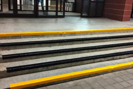 Schody przy ulicy Wojska Polskiego 38/42